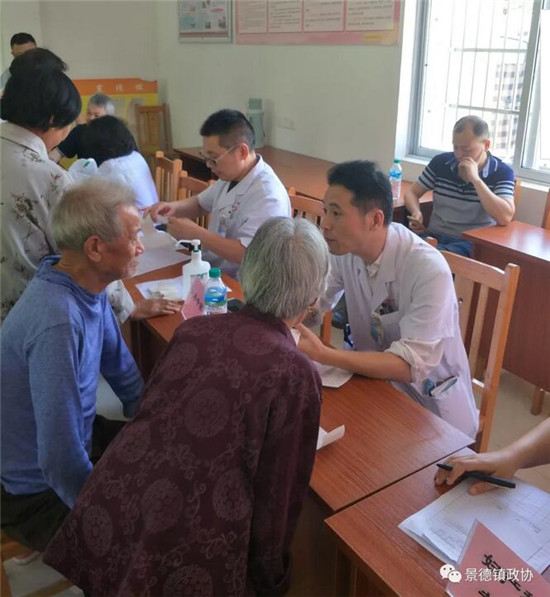 市政协开展“送医下乡”活动