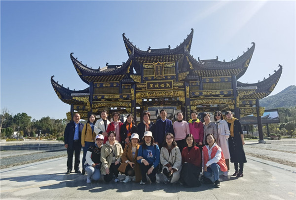 ЭؿչףˡŮߺɫ߶⵳ջ