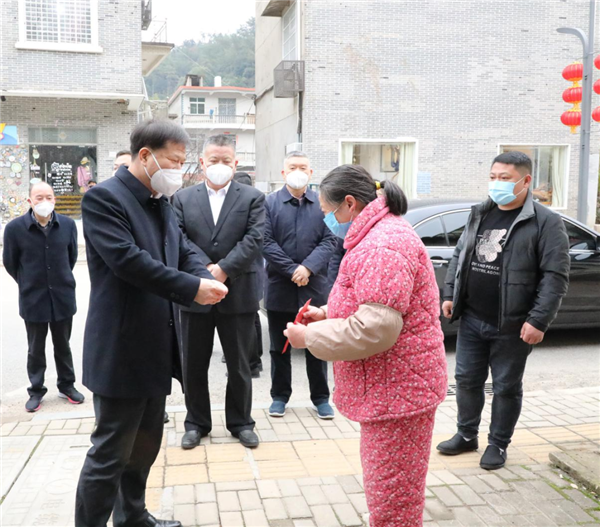 省政协副主席陈兴超在珠山区走访慰问